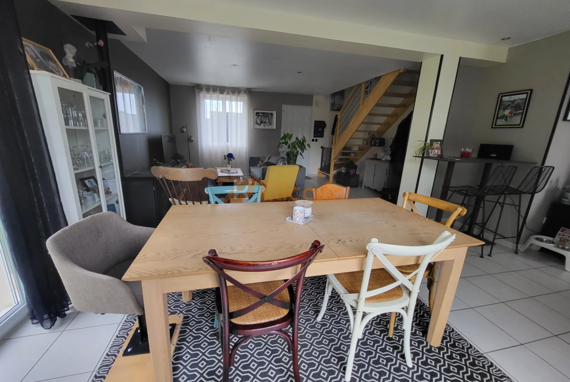 Belle Maison de 122 m2 à Yvetot avec Terrasse et Garage 