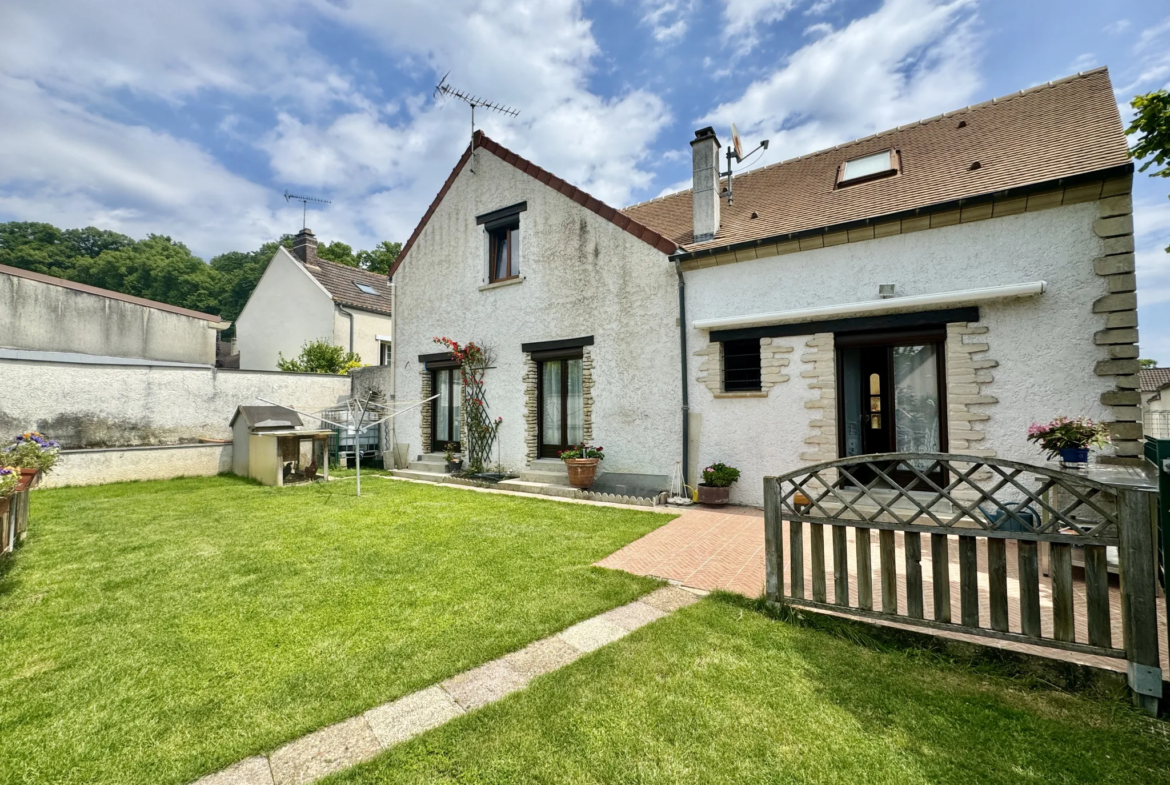 Charmante maison de 120m2 avec jardin et garage à Issou 