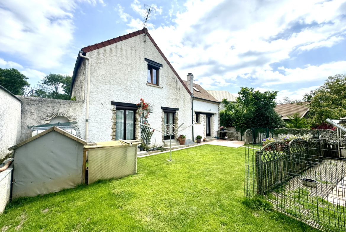 Belle Maison de 120m2 avec Jardin et Garage à Issou 