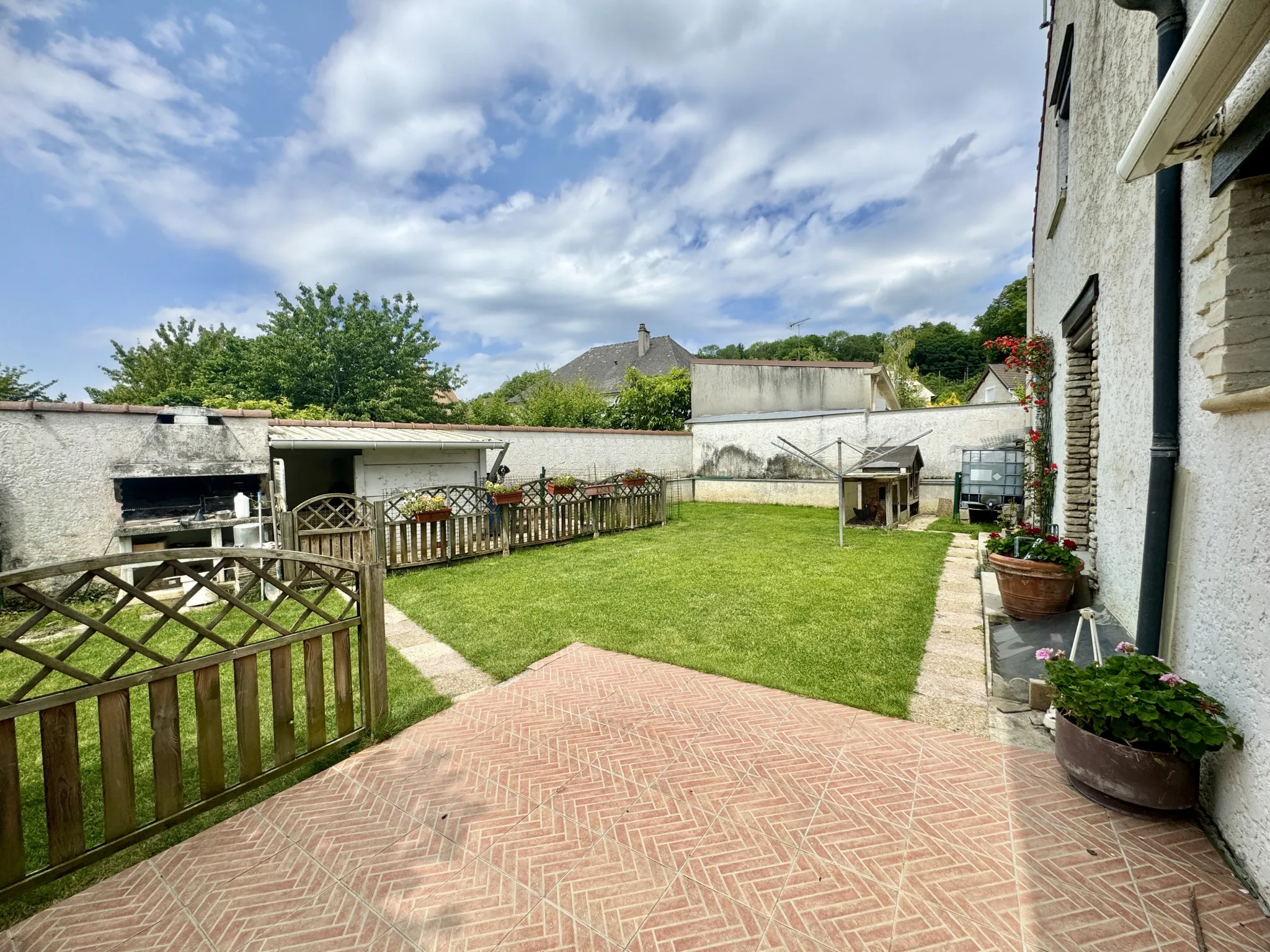 Charmante maison de 120m2 avec jardin et garage à Issou 