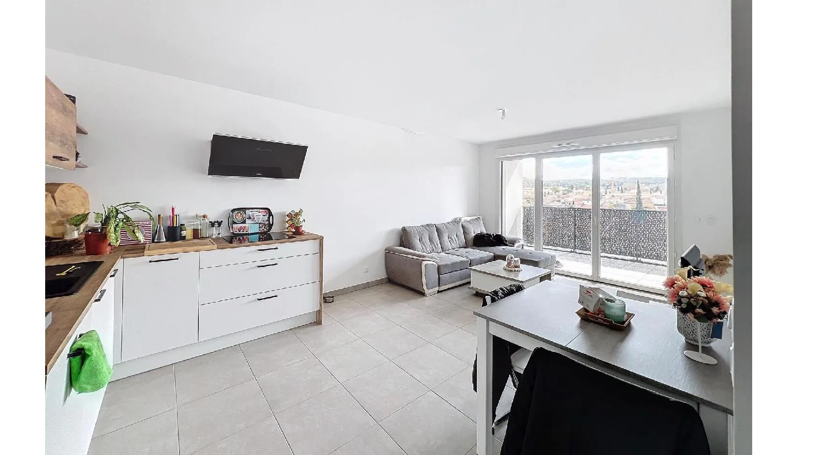 Appartement Type 3 avec Terrasse et Parkings à Gardanne 