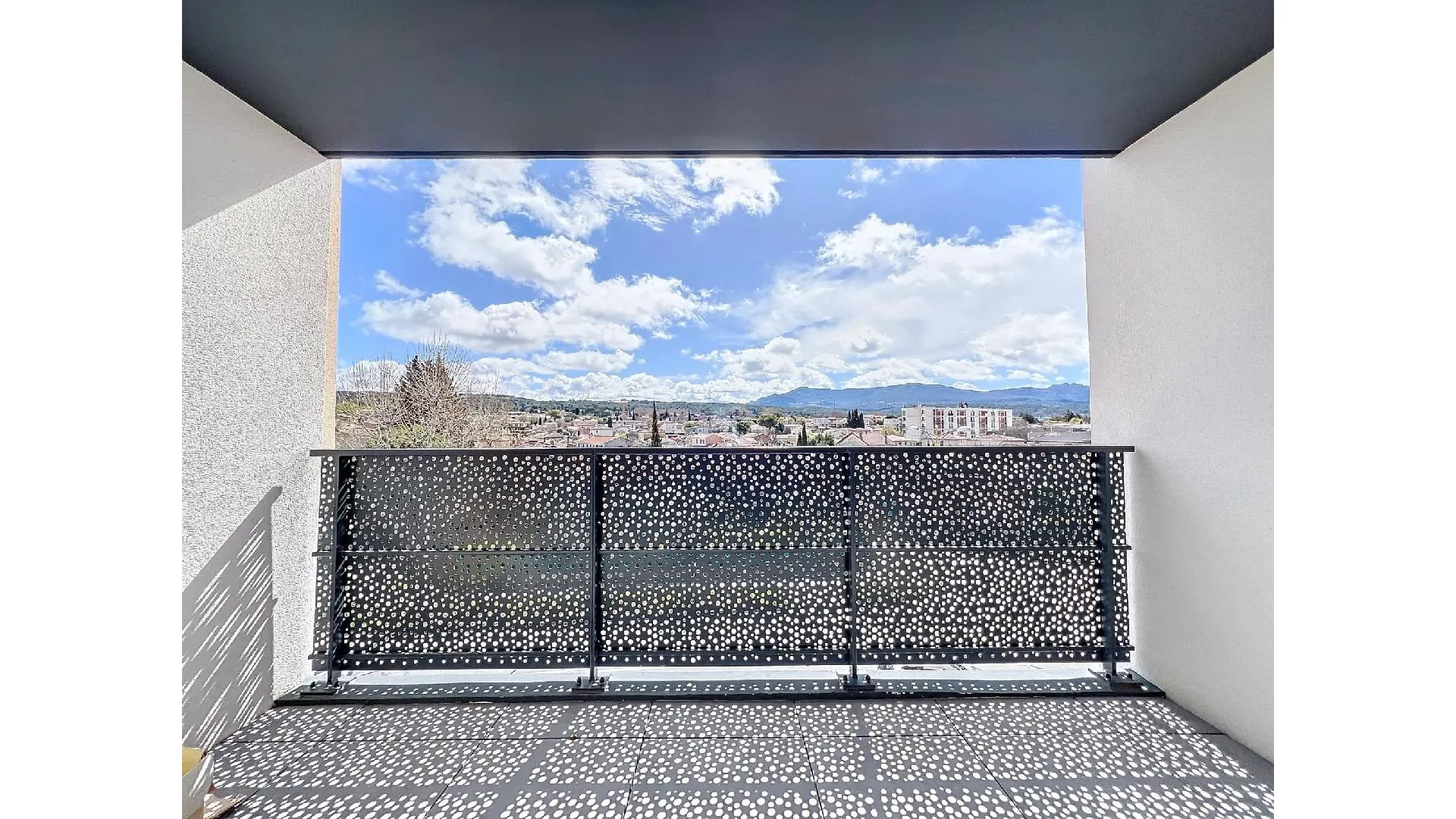 Appartement Type 3 avec Terrasse et Parkings à Gardanne 