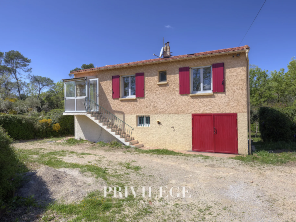 Villa individuelle avec potentiel, au calme et proche de la ville - Lorgues