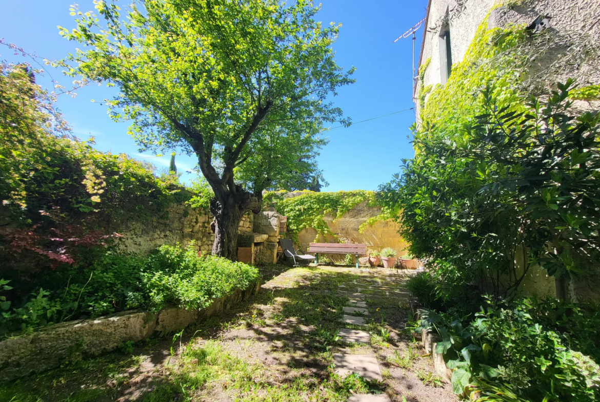 Maison vigneronne rénovée à Aujargues 