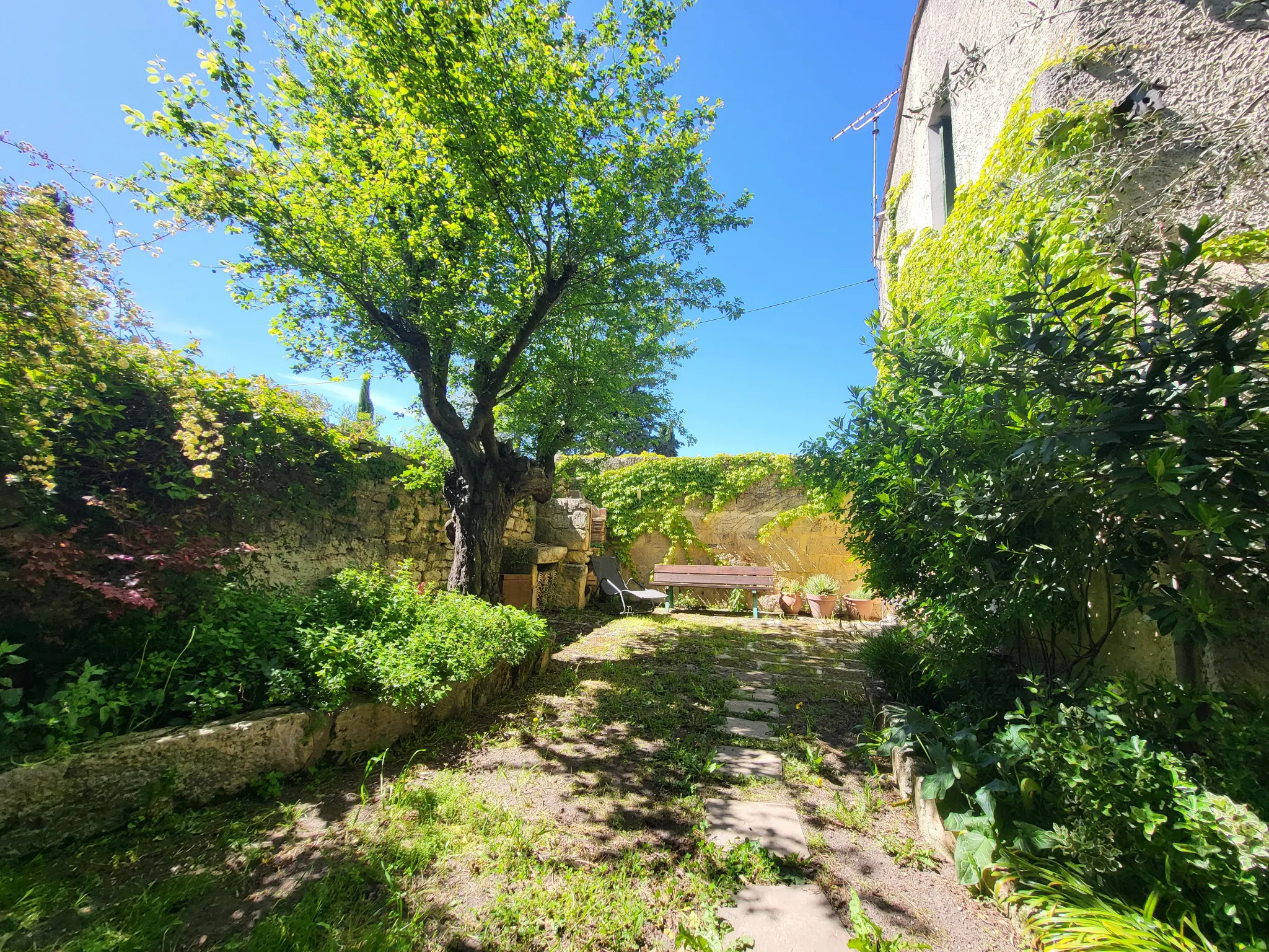 Maison vigneronne rénovée à Aujargues 