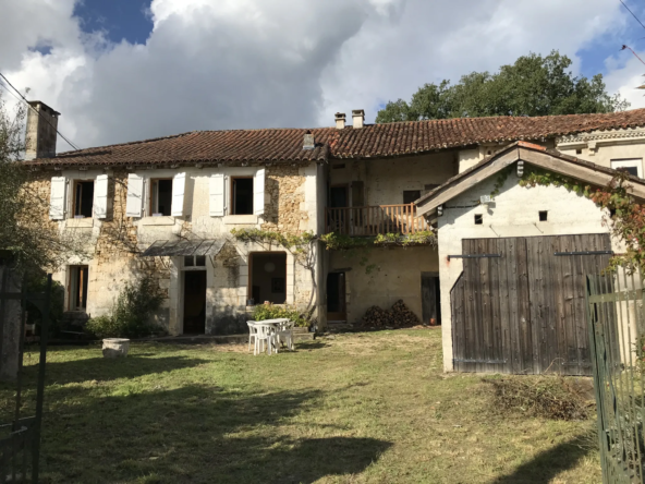 Maison de hameau en pierre avec jardin à St Just