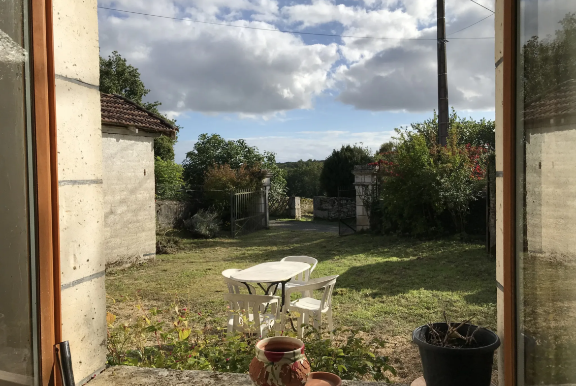 Maison de hameau en pierre avec jardin à St Just 