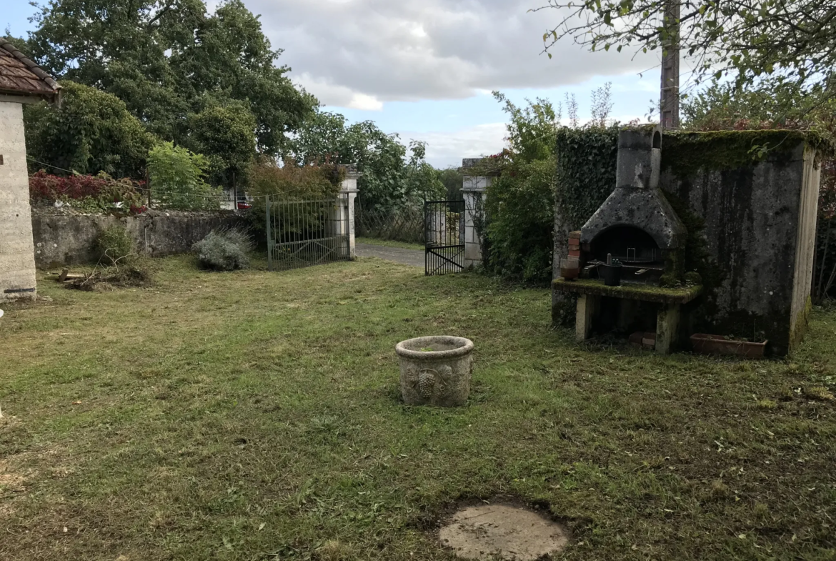 Maison de hameau en pierre avec jardin à St Just 