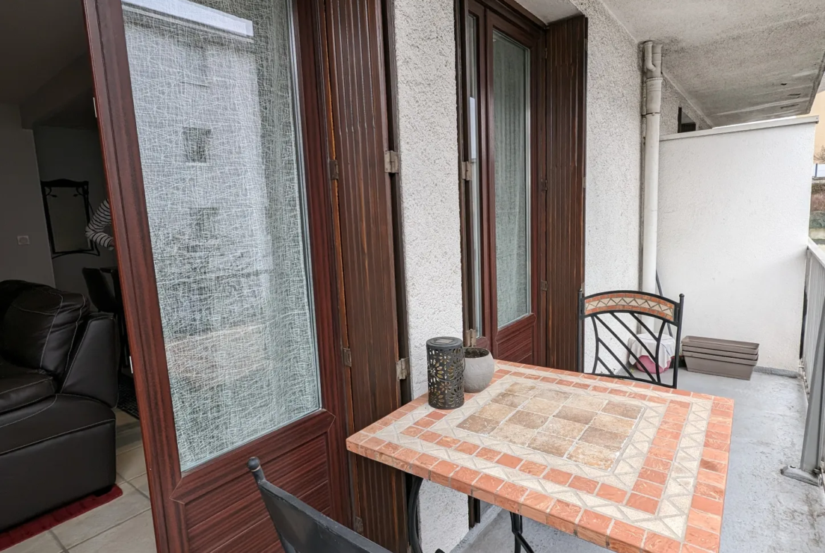 Appartement T3 rénové avec balcon + parking 