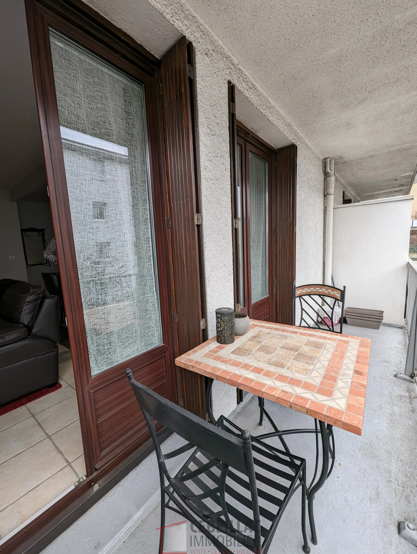 Appartement T3 rénové avec balcon + parking 