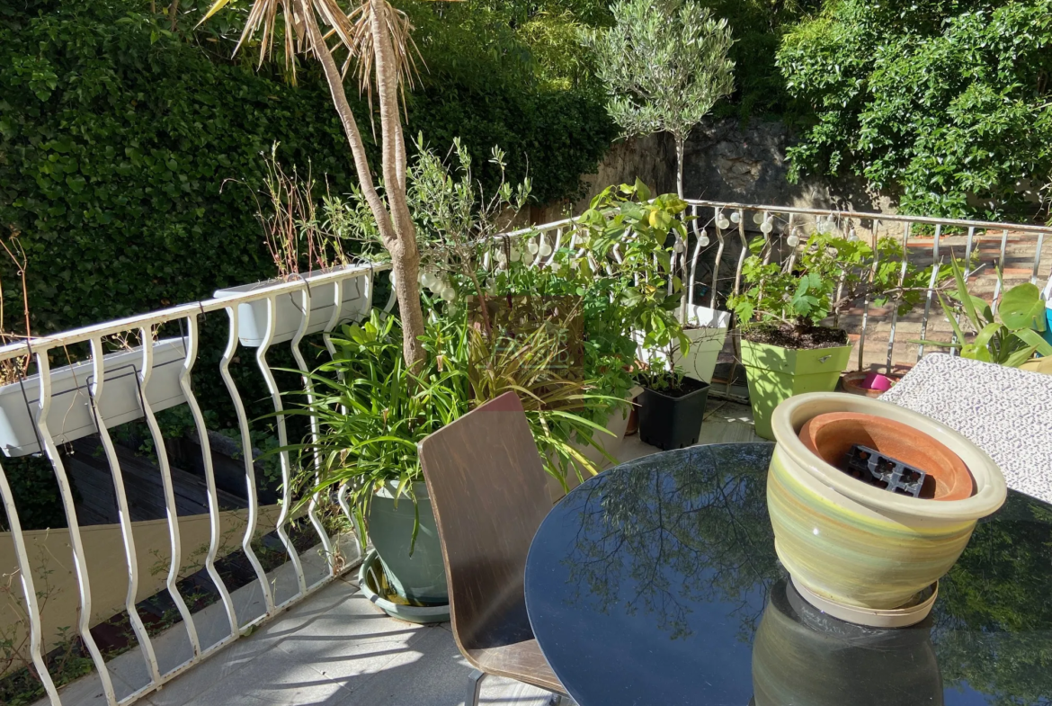 Rare 2-room Apartment with Large Terrace in Montpellier 