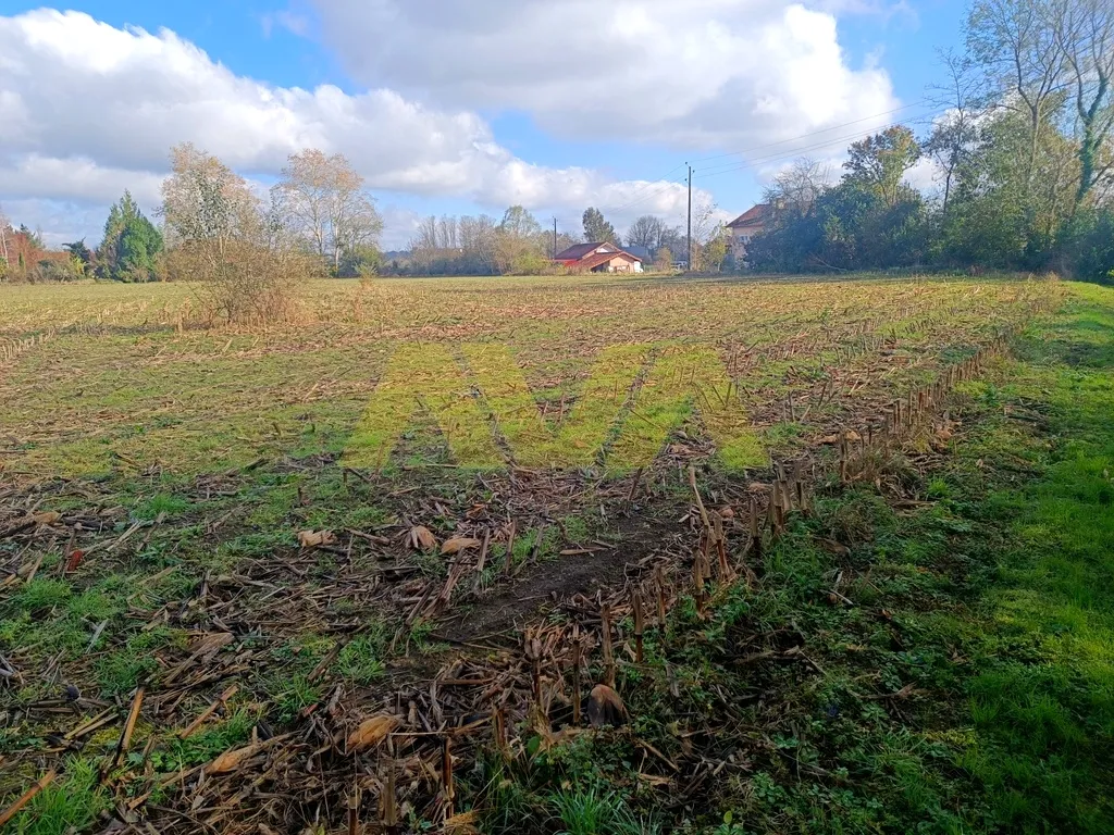 Terrain constructible plat 1508m2 à Navarrenx 