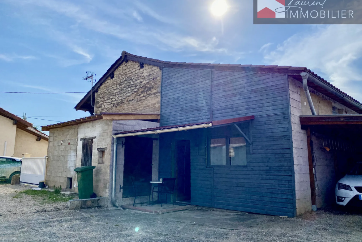 Maison ancienne rénovée, 110 m2 habitable, Garage et Terrain - 01190 PONT DE VAUX 