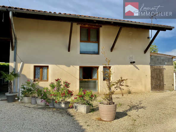 Maison ancienne rénovée, 110 m2 habitable, Garage et Terrain - 01190 PONT DE VAUX