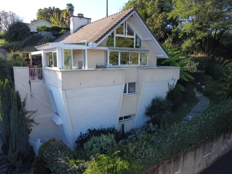 Maison d'architecte avec vue panoramique sur les Pyrénées 