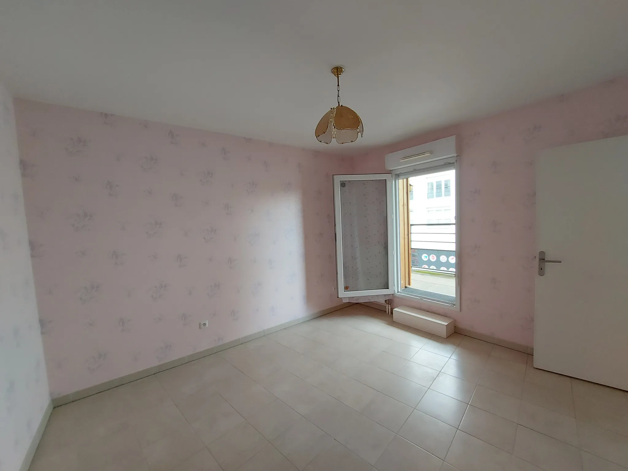 Appartement 2 pièces avec balcon à Rosny-Sur-Seine 