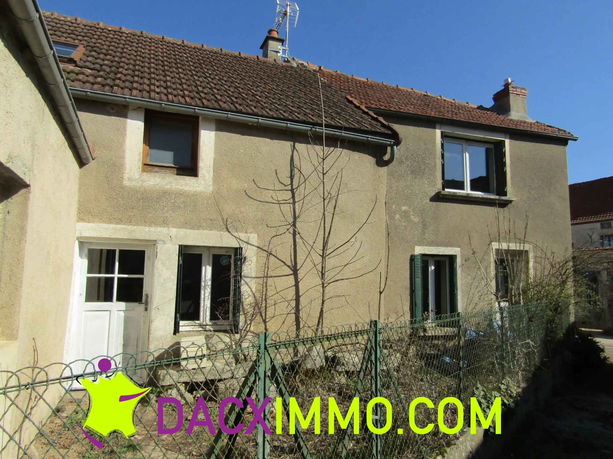 Maison Ancienne avec 3 Chambres près de Montbard 