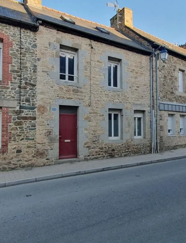 Maison à rénover en plein cœur de Lanvollon 