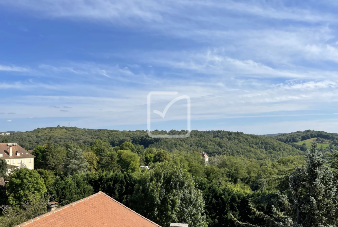 Demeure de caractère à Gourdon - 200m2 - Rénovation à prévoir 