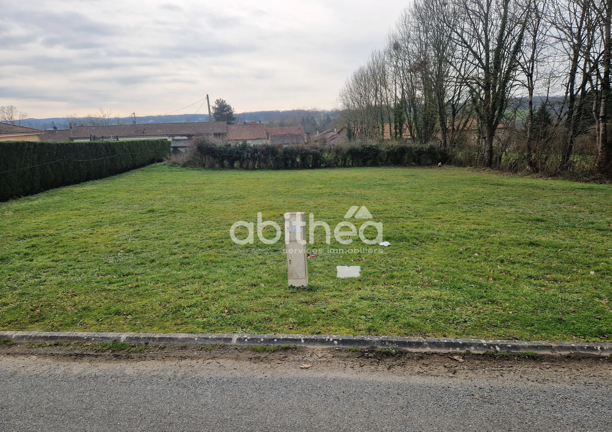 Terrain constructible à Suris de 1145 m2 