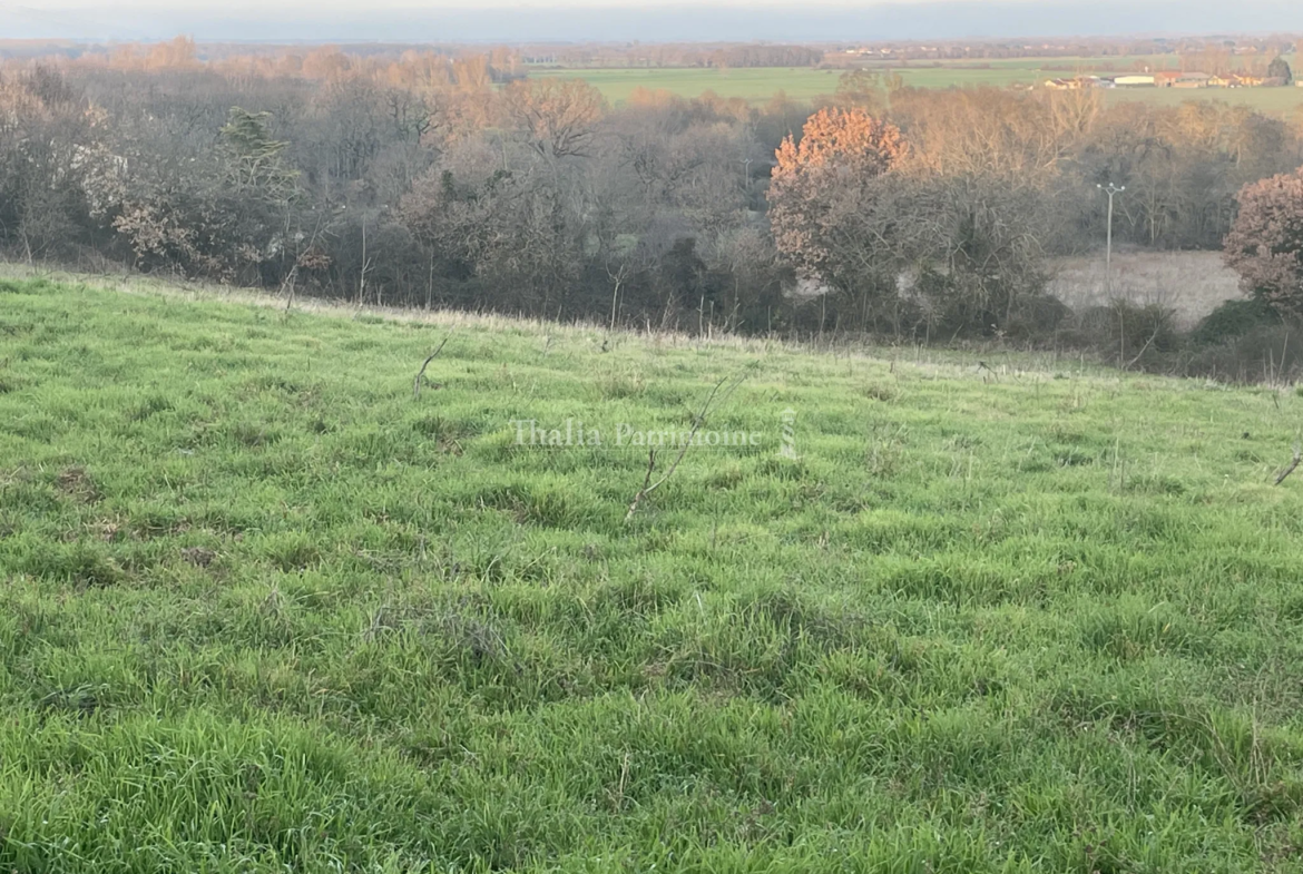 Terrain de 740m2 au Cœur du Village avec Vue sur les Pyrénées 