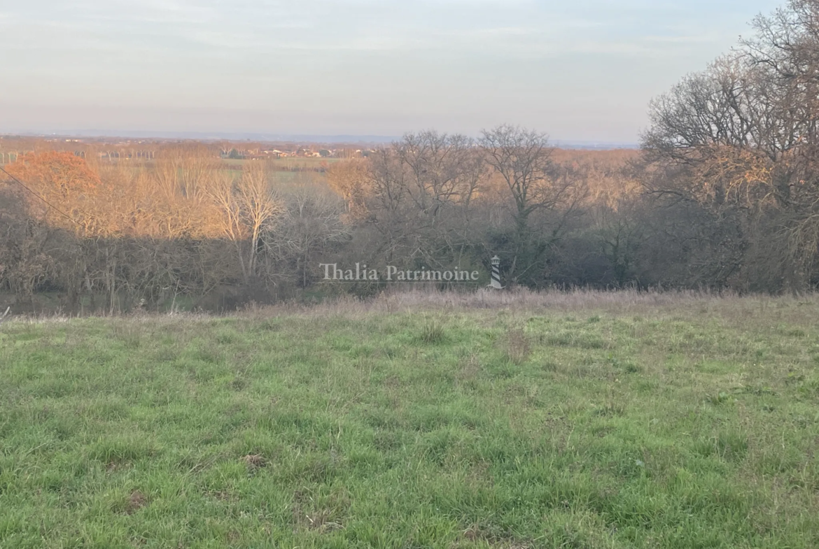 Terrain de 740m2 au Cœur du Village avec Vue sur les Pyrénées 