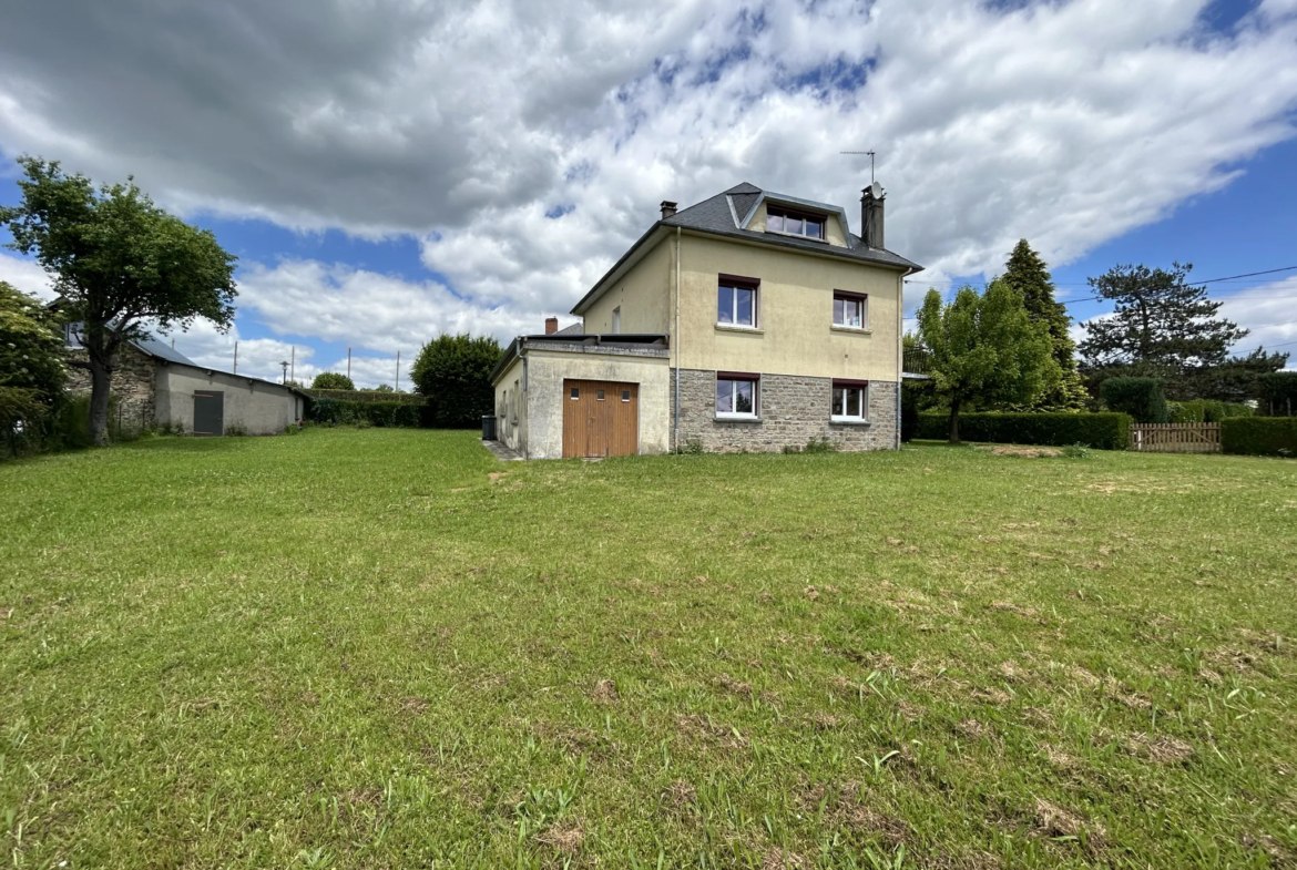 Maison à Chamboulive avec 4 chambres et grands garages 