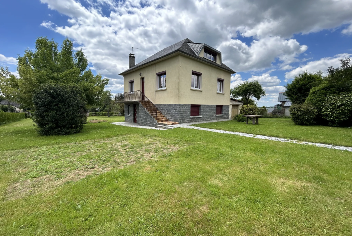 Maison à Chamboulive avec 4 chambres et grands garages 