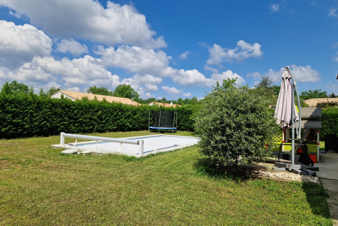 Maison de plain pied avec piscine à Villandraut 