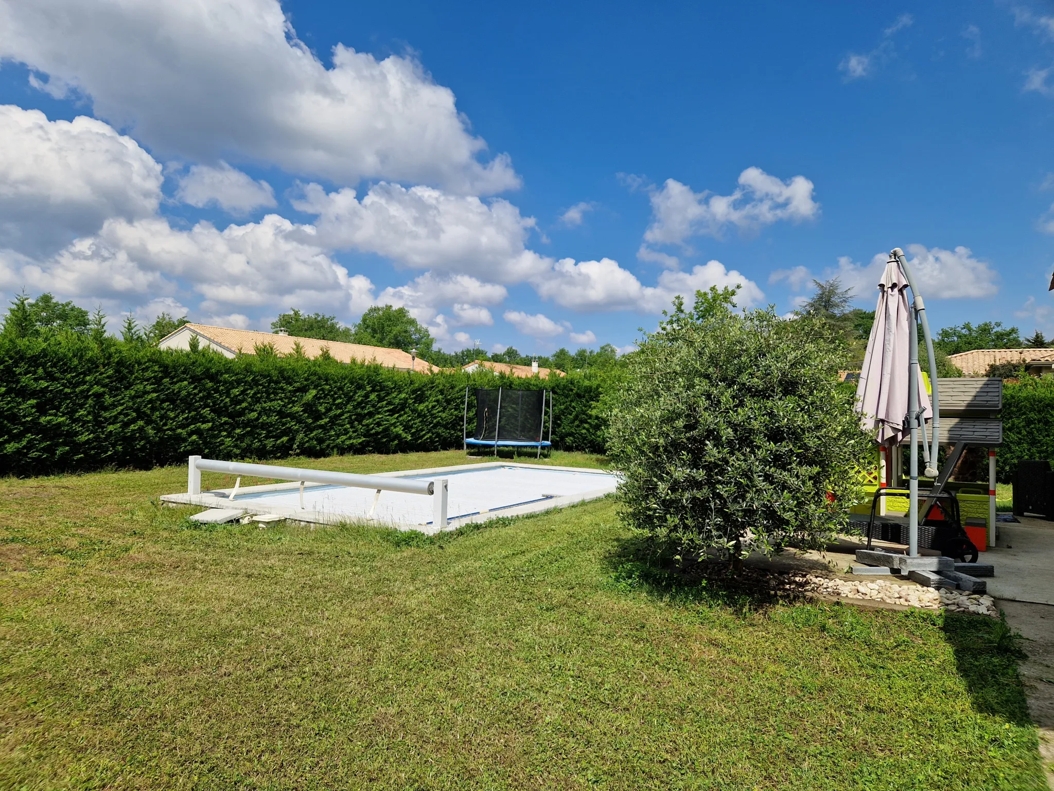 Maison de plain pied avec piscine à Villandraut 