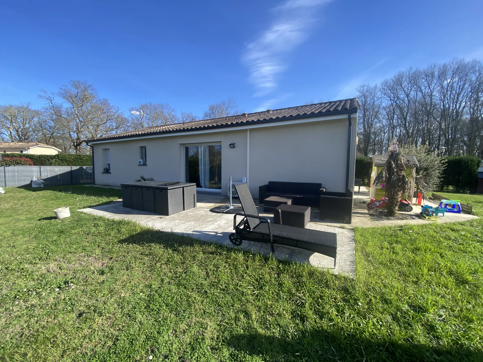 Maison de plain pied avec piscine à Villandraut 