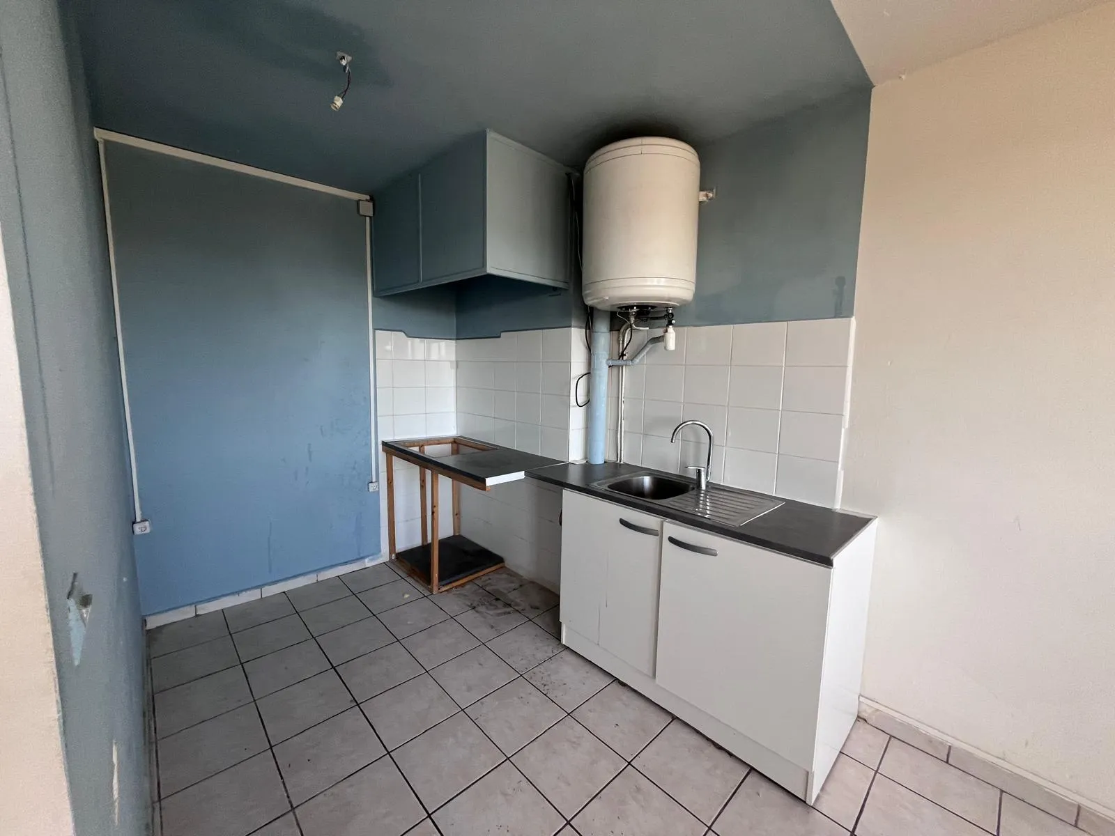 Appartement de type 2 en centre ville avec ascenseur - MARIGNANE 