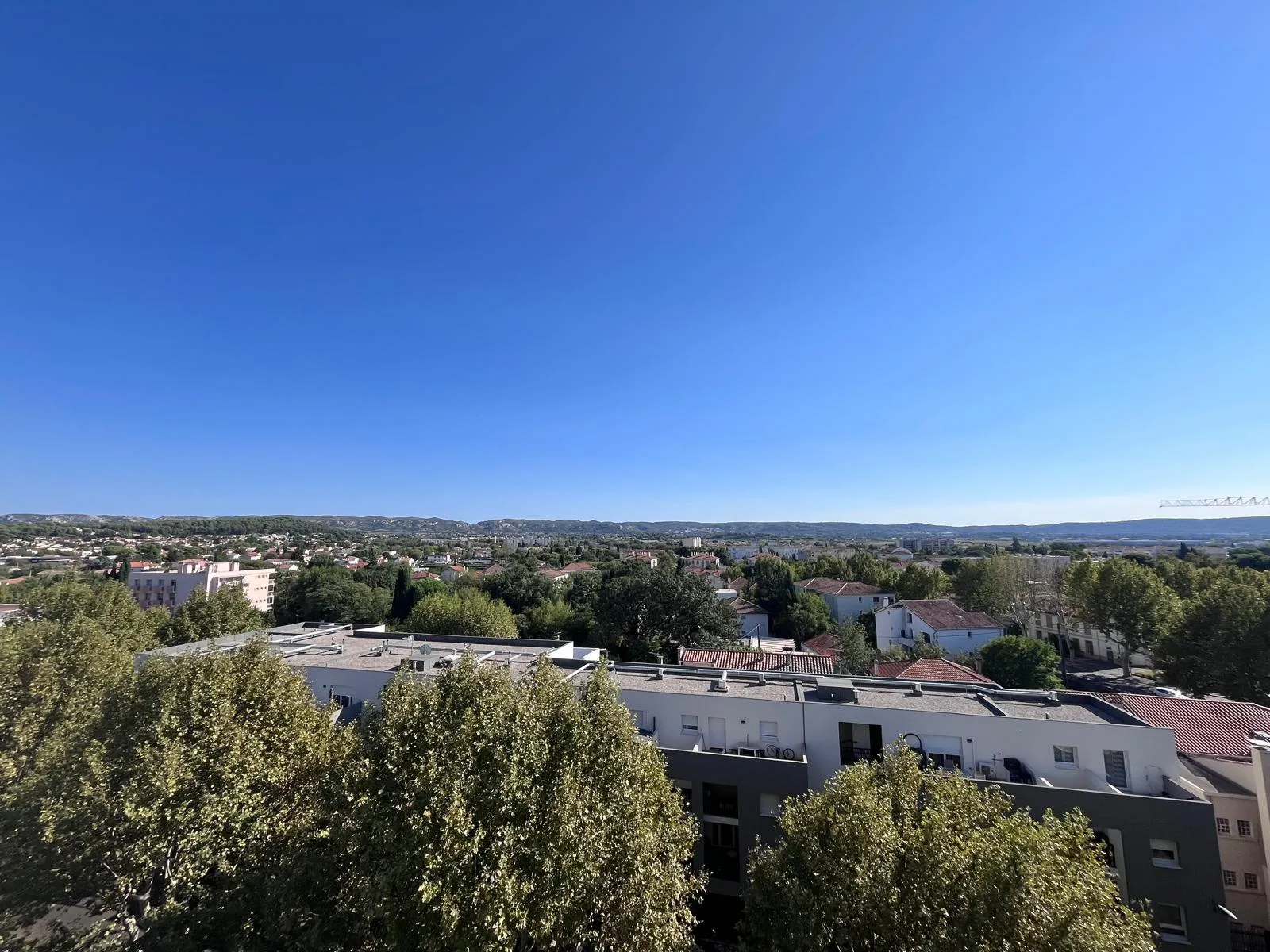 Appartement de type 2 en centre ville avec ascenseur - MARIGNANE 