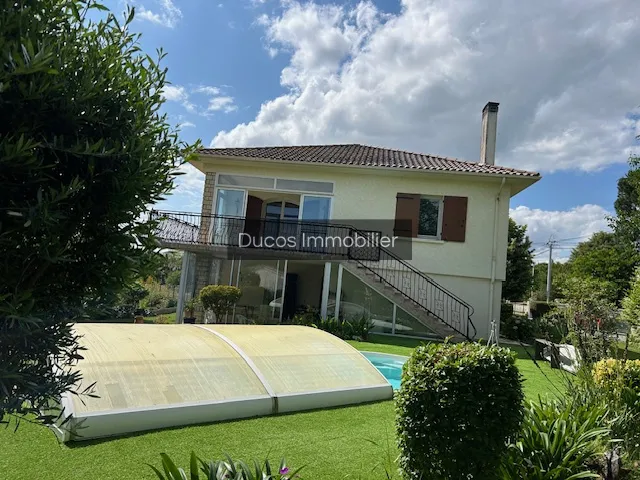 Maison avec vue sur Marmande et piscine à Beaupuy 