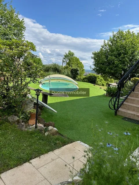 Maison avec vue sur Marmande et piscine à Beaupuy 