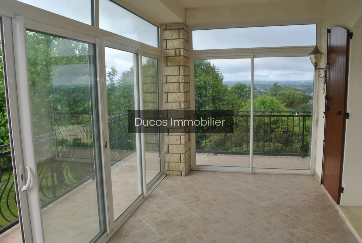 Maison avec vue sur Marmande et piscine à Beaupuy 