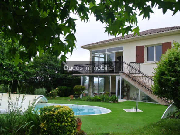 Maison avec vue sur Marmande et piscine à Beaupuy