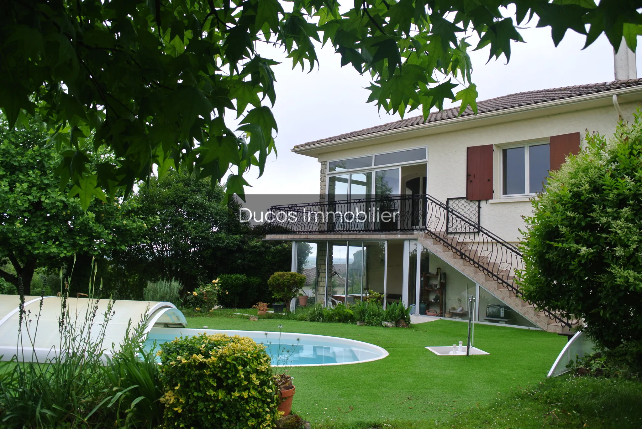 Maison avec vue sur Marmande et piscine à Beaupuy 