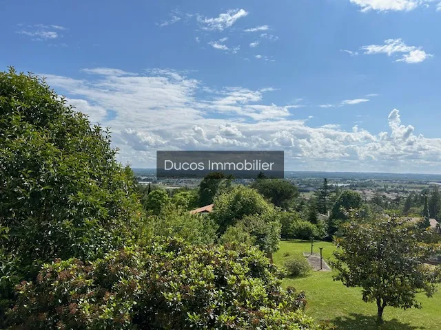 Maison avec vue sur Marmande et piscine à Beaupuy 