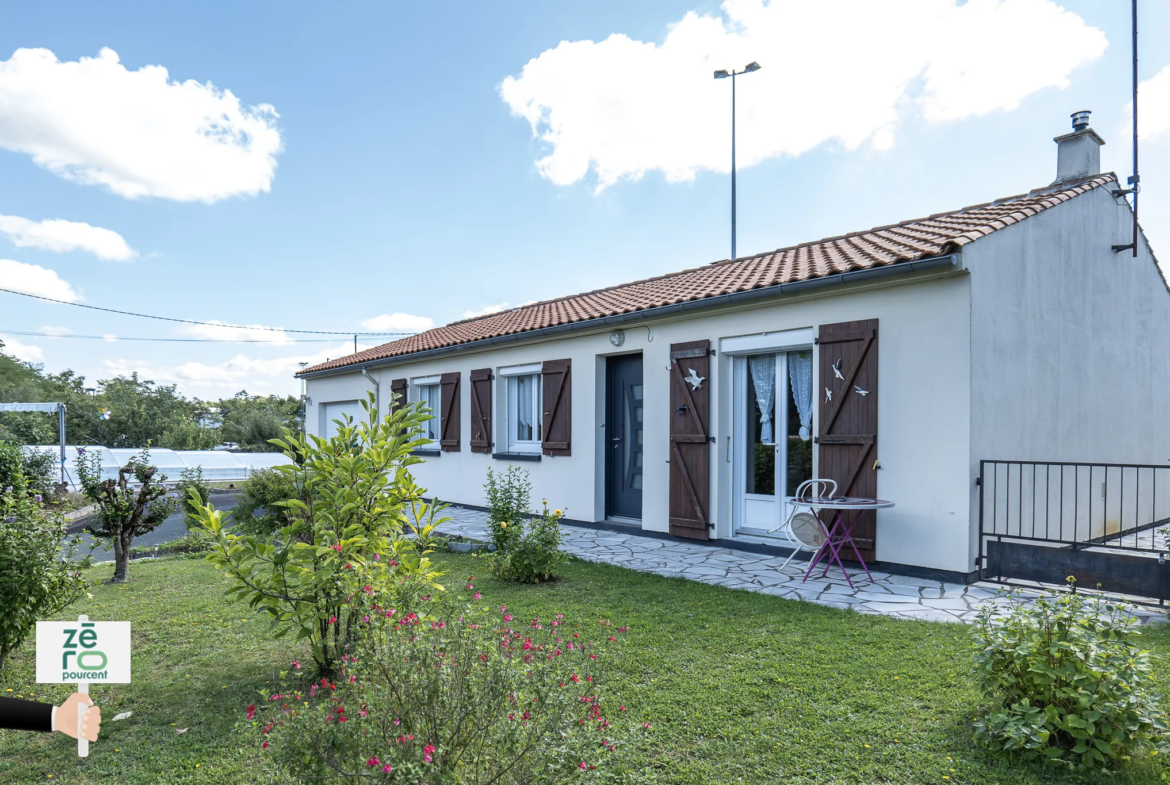 Maison lumineuse avec piscine à La Chaize-le-vicomte 