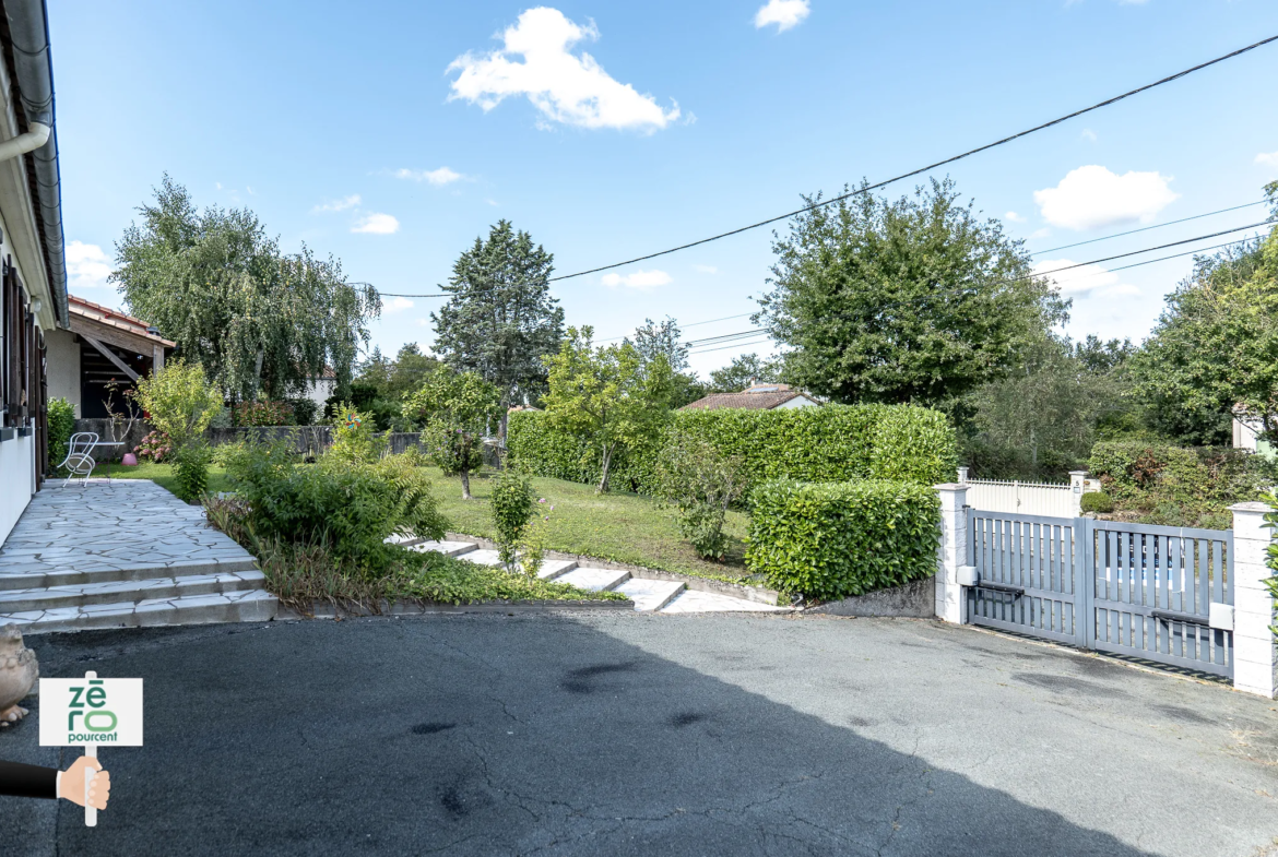 Maison lumineuse avec piscine à La Chaize-le-vicomte 