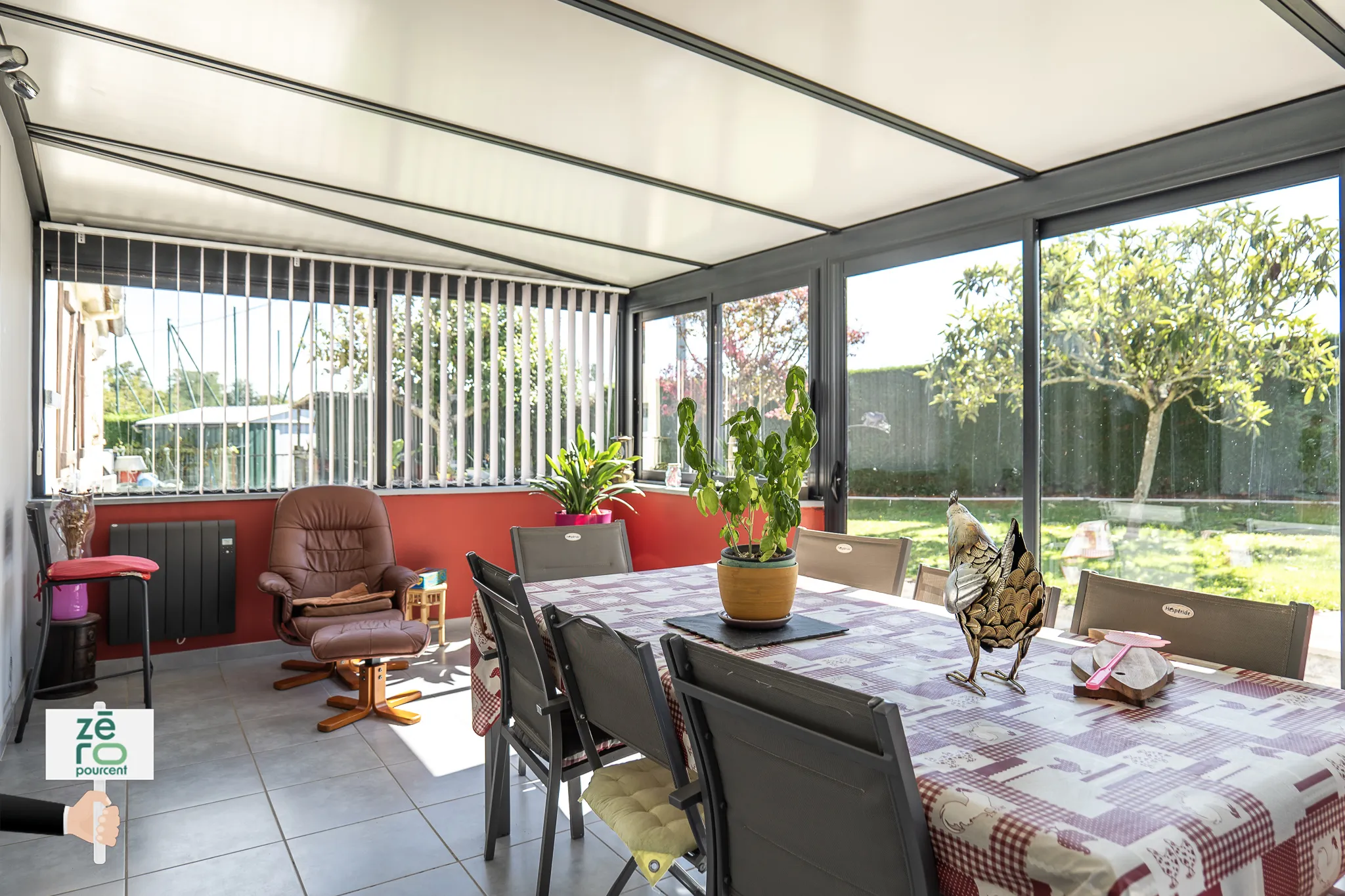 Maison lumineuse avec piscine à La Chaize-le-vicomte 