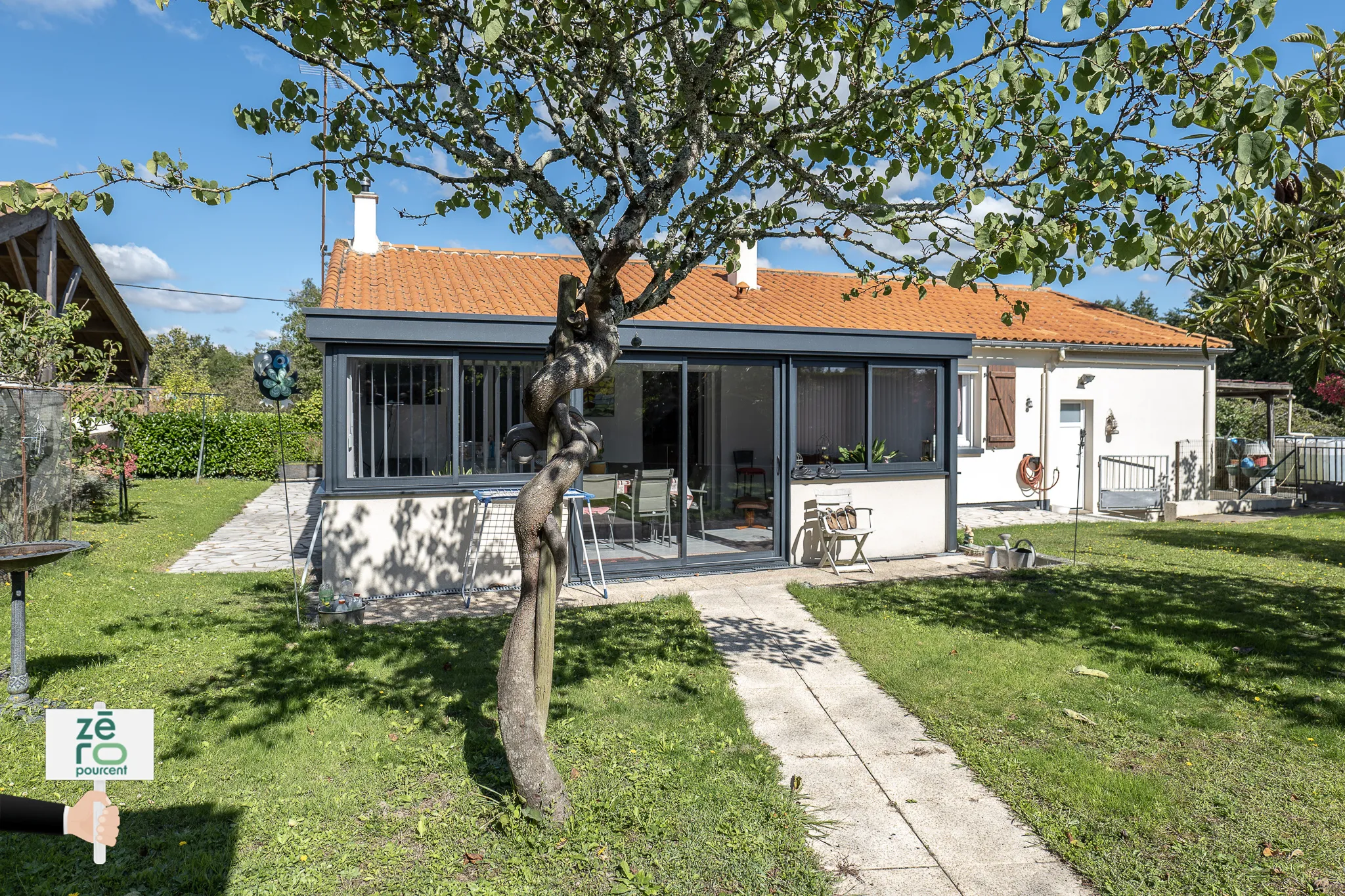 Maison lumineuse avec piscine à La Chaize-le-vicomte 