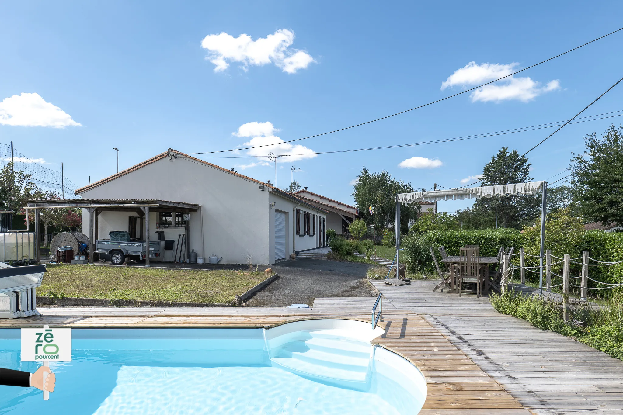 Maison lumineuse avec piscine à La Chaize-le-vicomte 