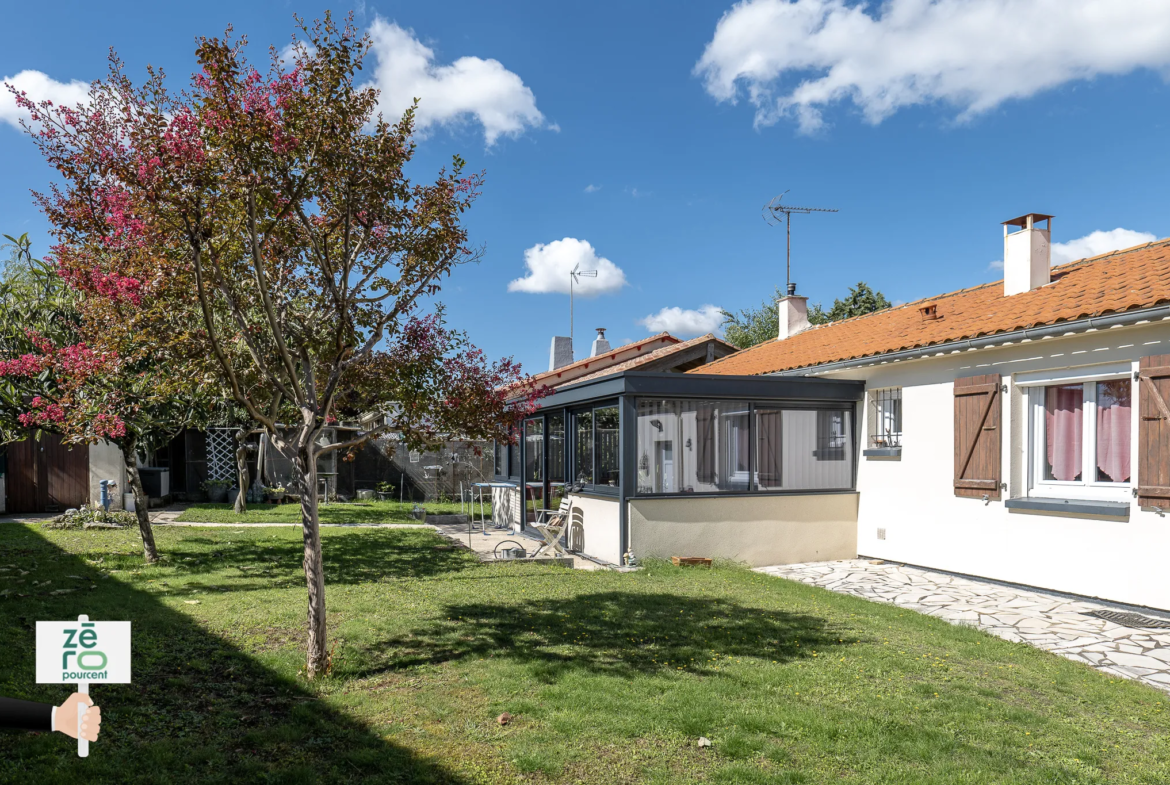 Maison lumineuse avec piscine à La Chaize-le-vicomte 