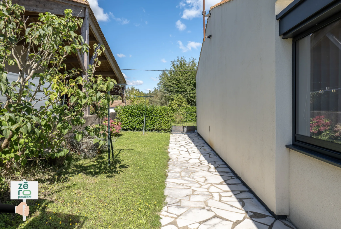 Maison lumineuse avec piscine à La Chaize-le-vicomte 