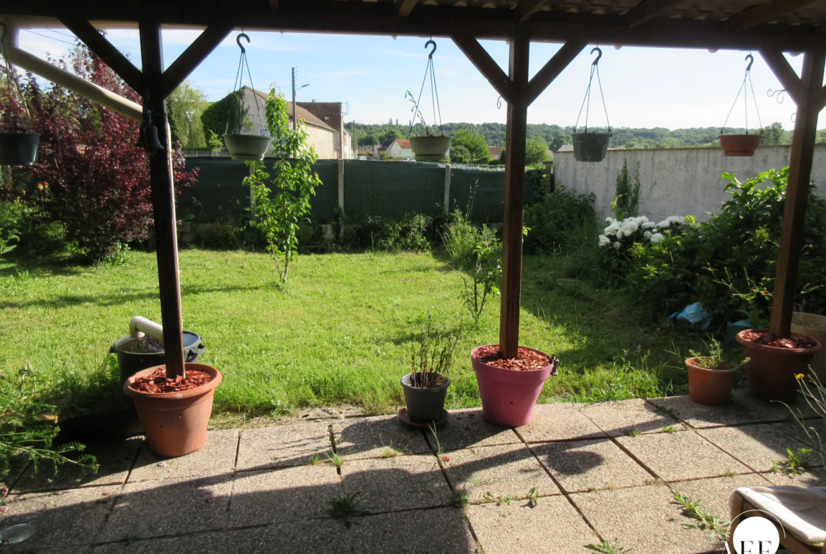 Spacious Pavilion in MOUROUX with Garage 