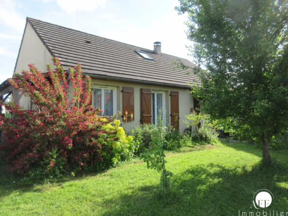 Spacious Pavilion in MOUROUX with Garage