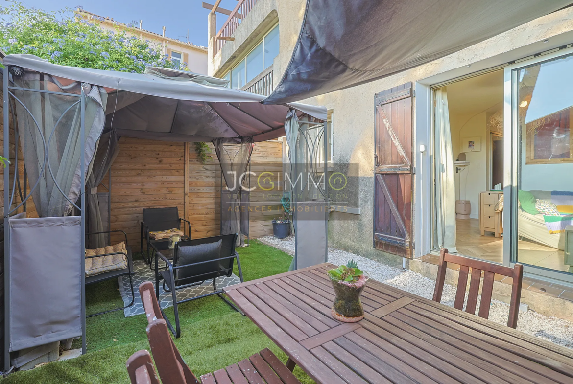 Rez de jardin rénové 26 m2 secteur COSTEBELLE + cave à Hyeres 