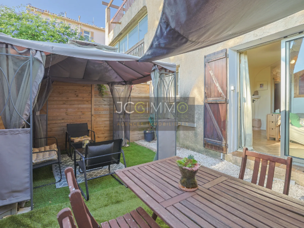 Rez de jardin rénové 26 m2 secteur COSTEBELLE + cave à Hyeres